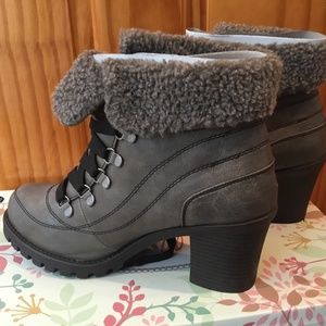 Gray Jellypop ankle bootie heel/lace up/Sherpa